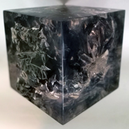 Cubo-negro-encapsulado-arte-objeto-20cm-x-20cm-x-20cm--Plastico-y-resina-Hector-de-Anda-2010